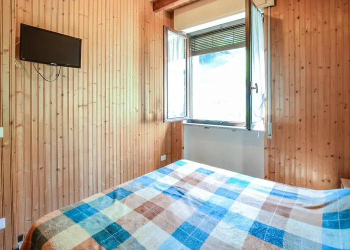 2 Bedroom Awesome In Apartament Omegna