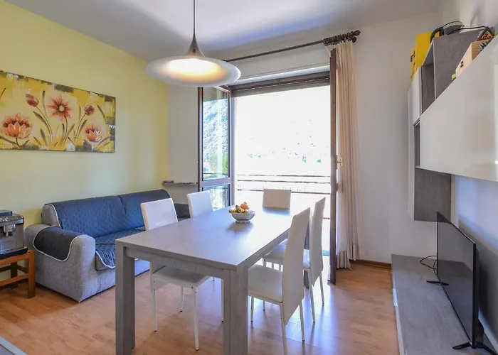 2 Bedroom Awesome In Apartament Omegna